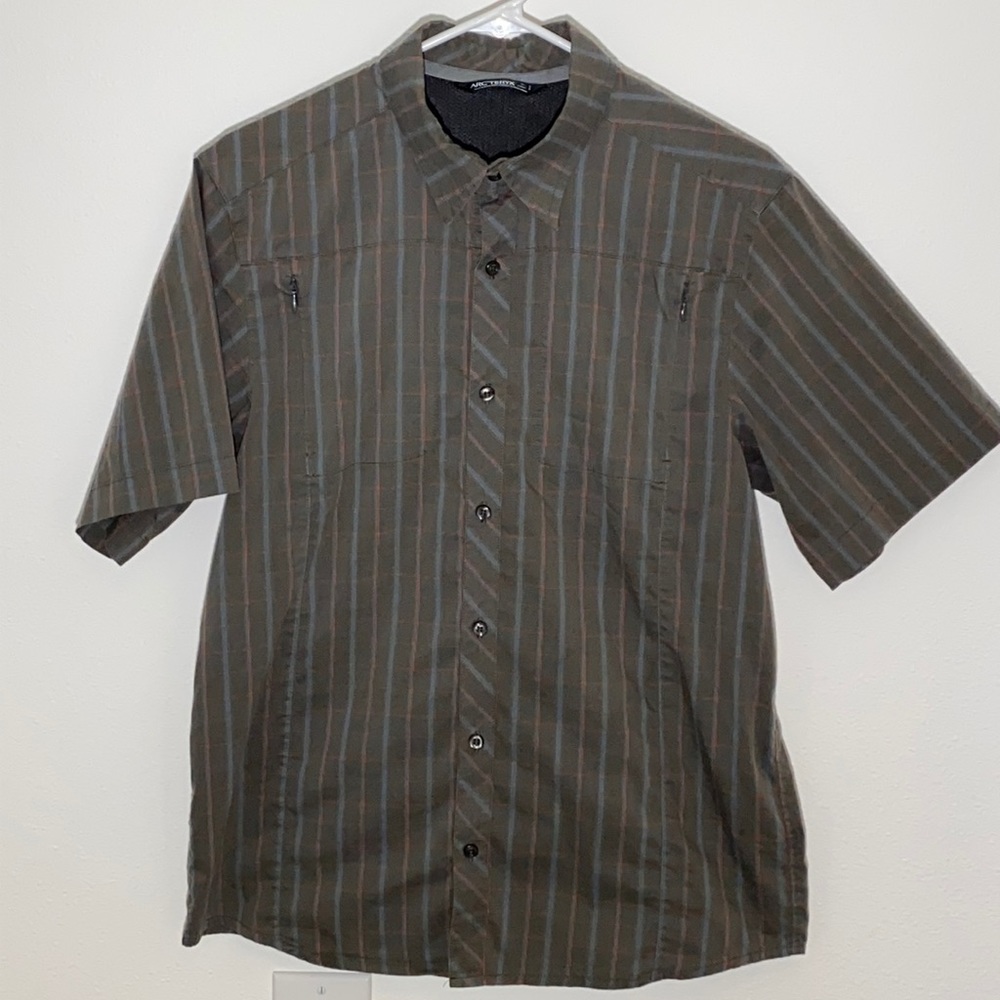 Arc’teryx men’s medium button down shirt